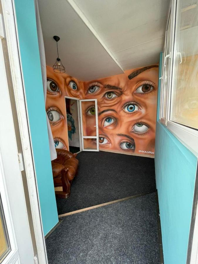 All Eyes Hostel คาเมียเนตส์-โปดิลสกี ภายนอก รูปภาพ