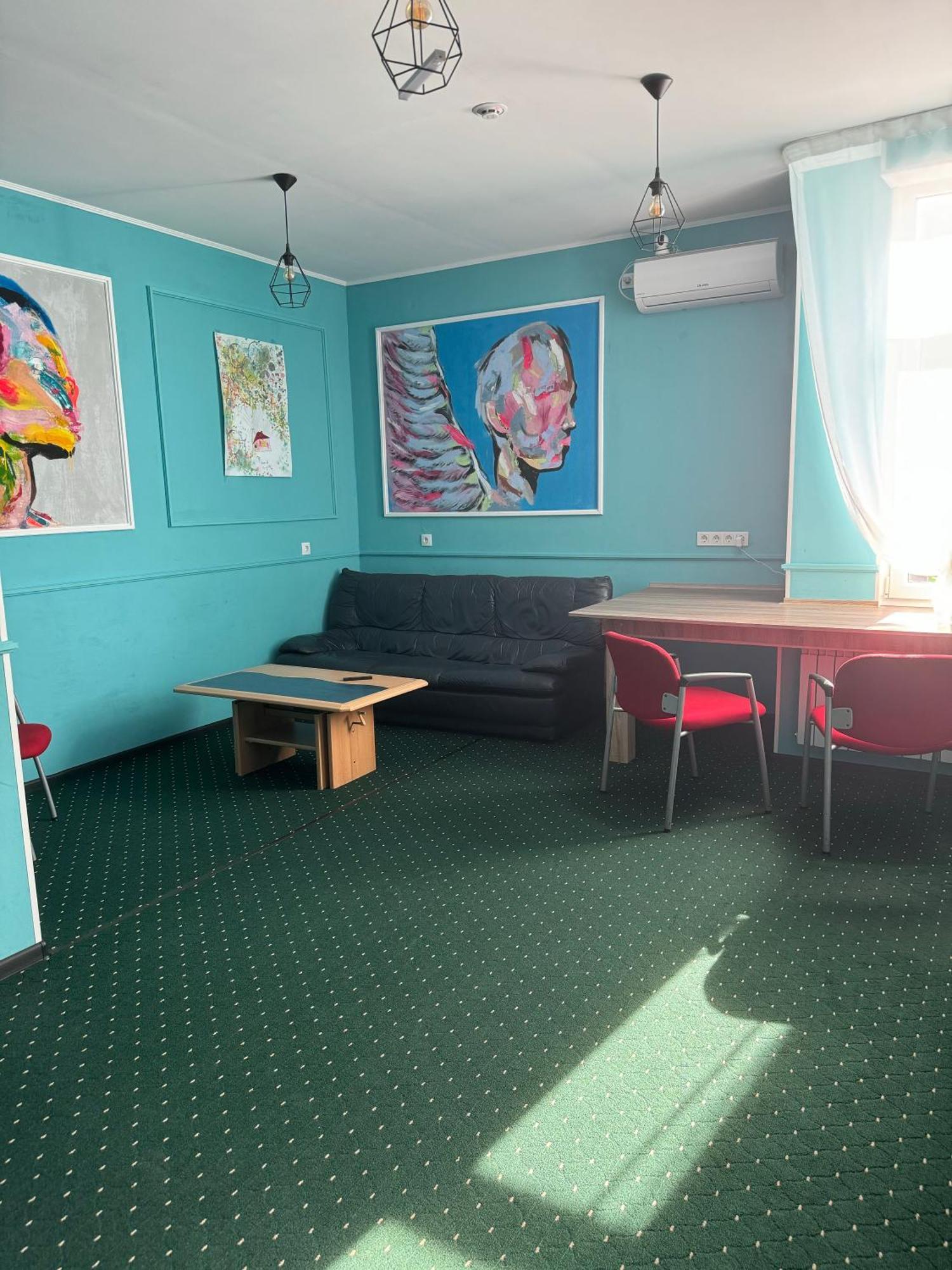All Eyes Hostel คาเมียเนตส์-โปดิลสกี ภายนอก รูปภาพ